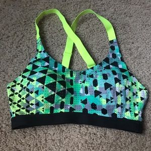 32D sports bra padded